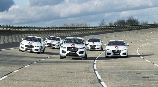 재규어랜드로버코리아는 오는 3월1일부터 14일까지 전국 5개 지역에서 재규어의 다양한 차를 직접 체험할 수 있는 '아트 오브 퍼포먼스 투어(The Art of Performance Tour)'를 개최한다. <재규어랜드로버코리아 제공>